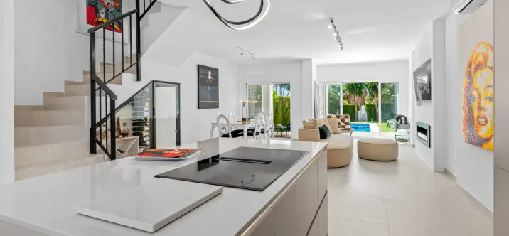 Sale of detached villa in Bel Air 1