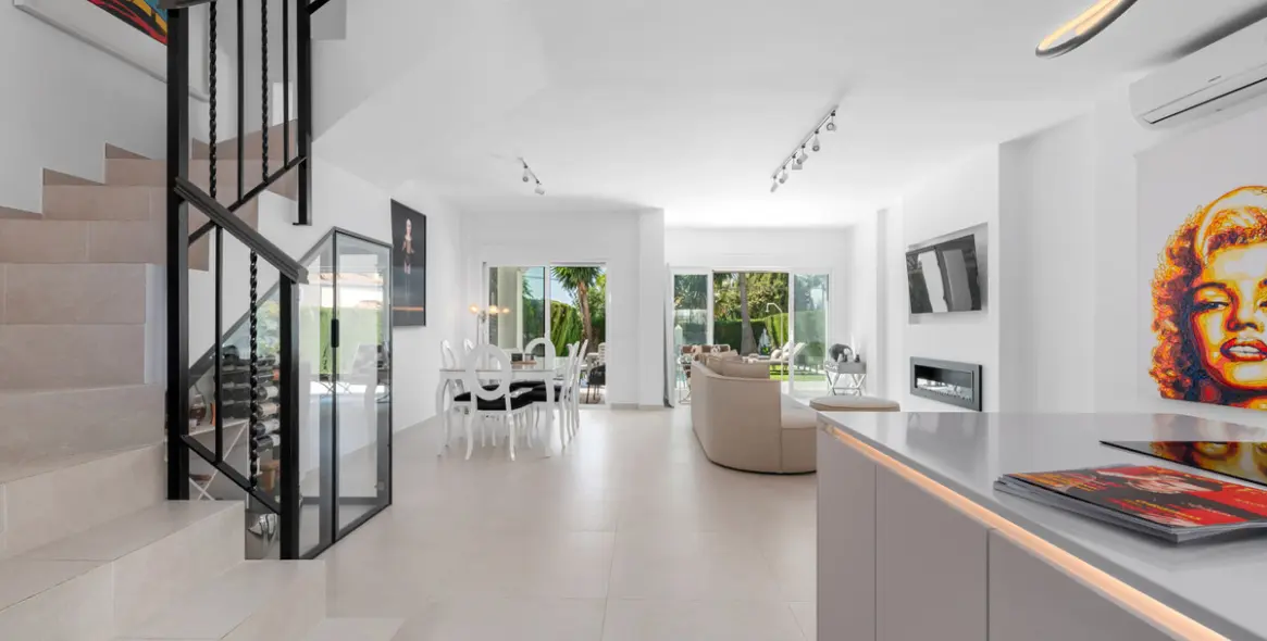 Sale of detached villa in Bel Air 5