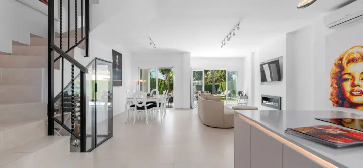 Sale of detached villa in Bel Air 4