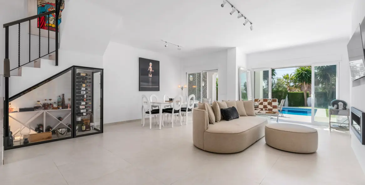 Sale of detached villa in Bel Air 6