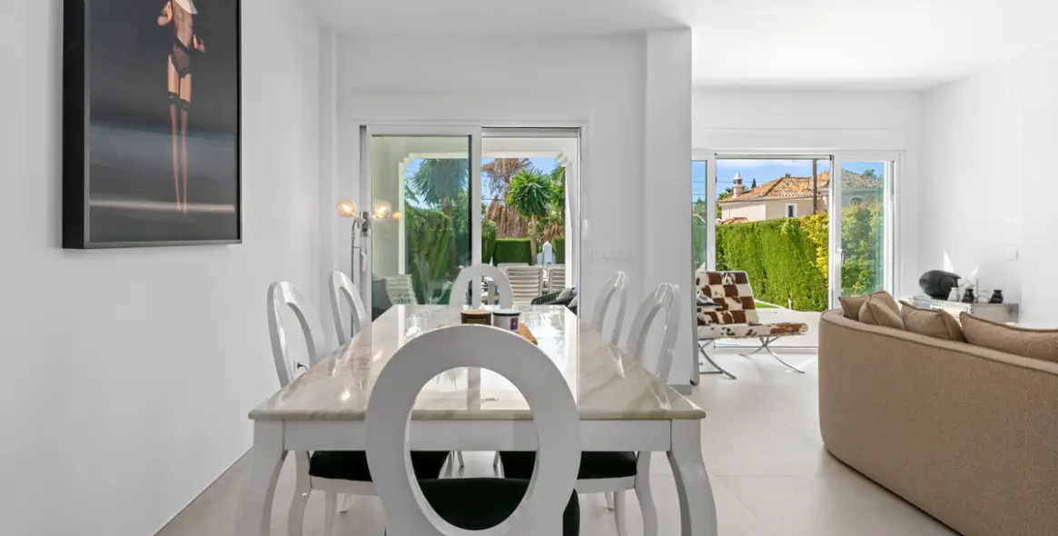 Sale of detached villa in Bel Air 8