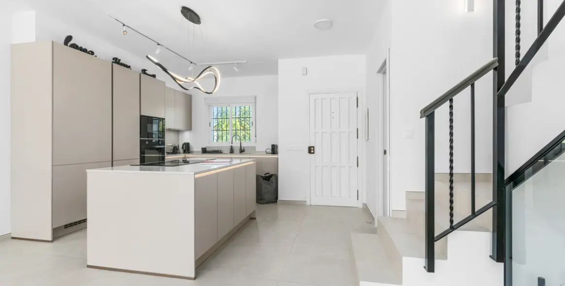 Sale of detached villa in Bel Air 9