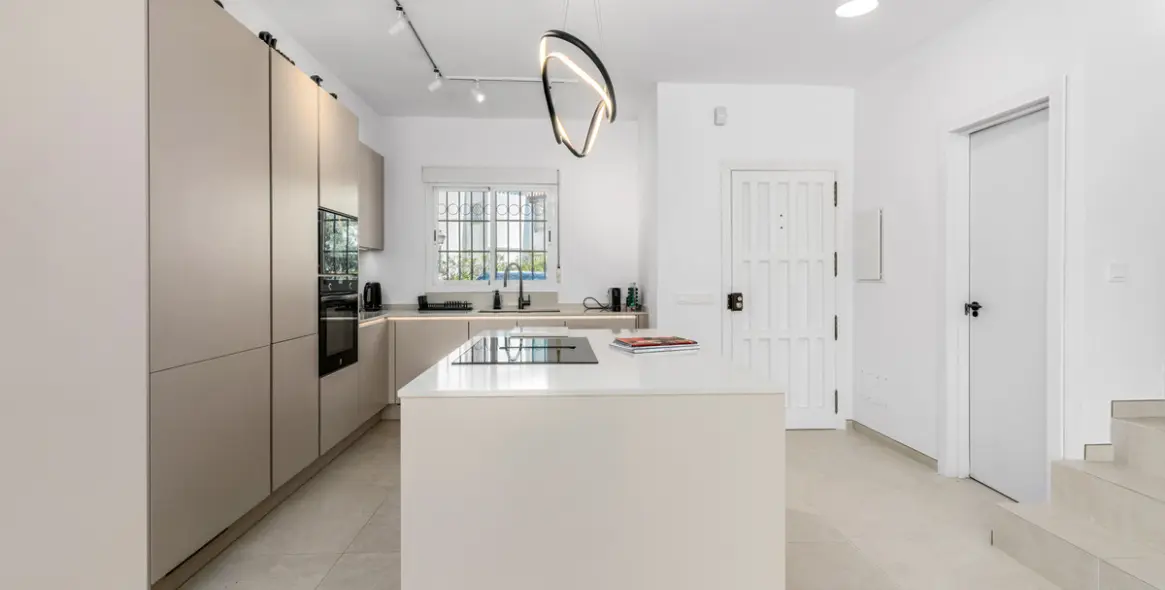 Sale of detached villa in Bel Air 10