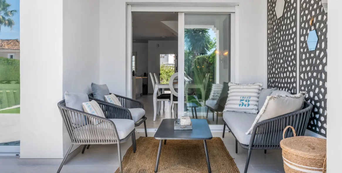 Sale of detached villa in Bel Air 17