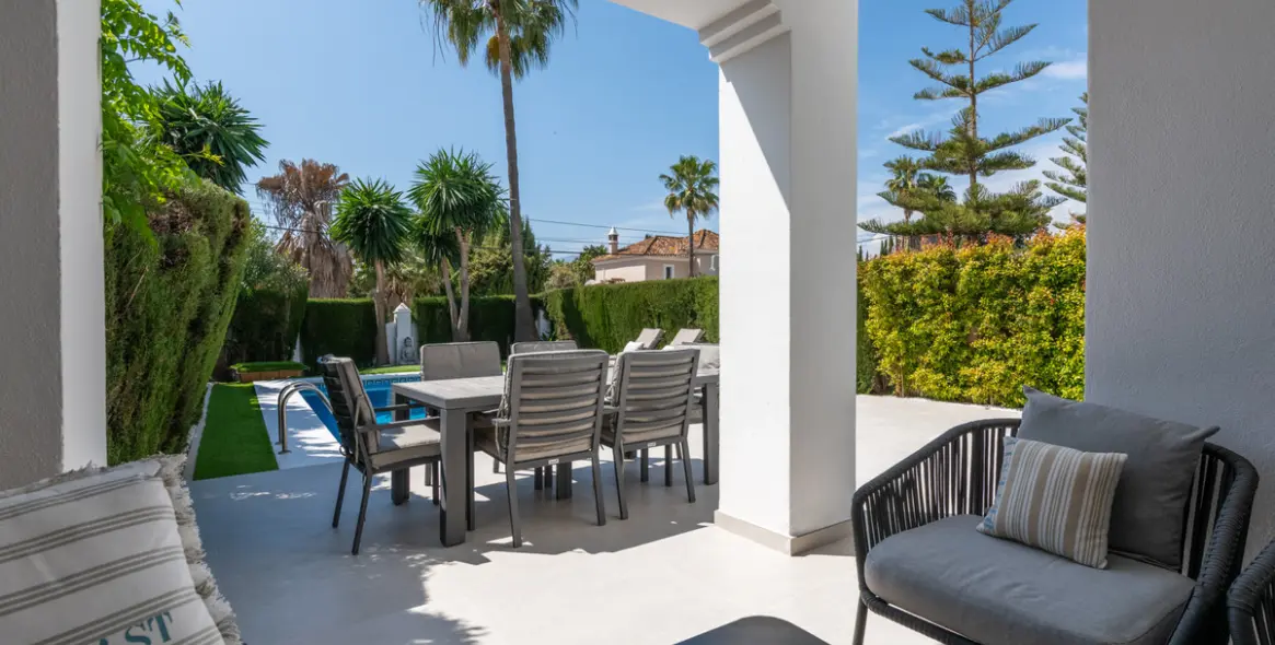 Sale of detached villa in Bel Air 18