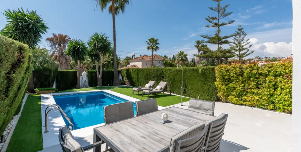 Sale of detached villa in Bel Air 19