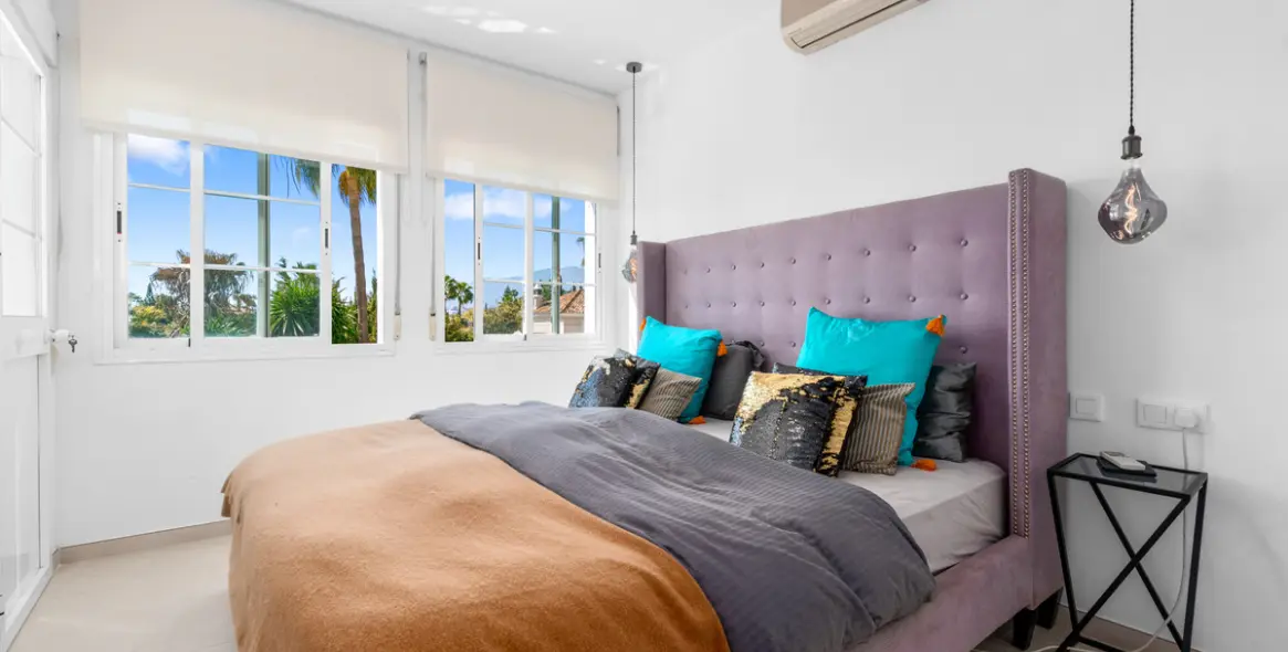 Sale of detached villa in Bel Air 28