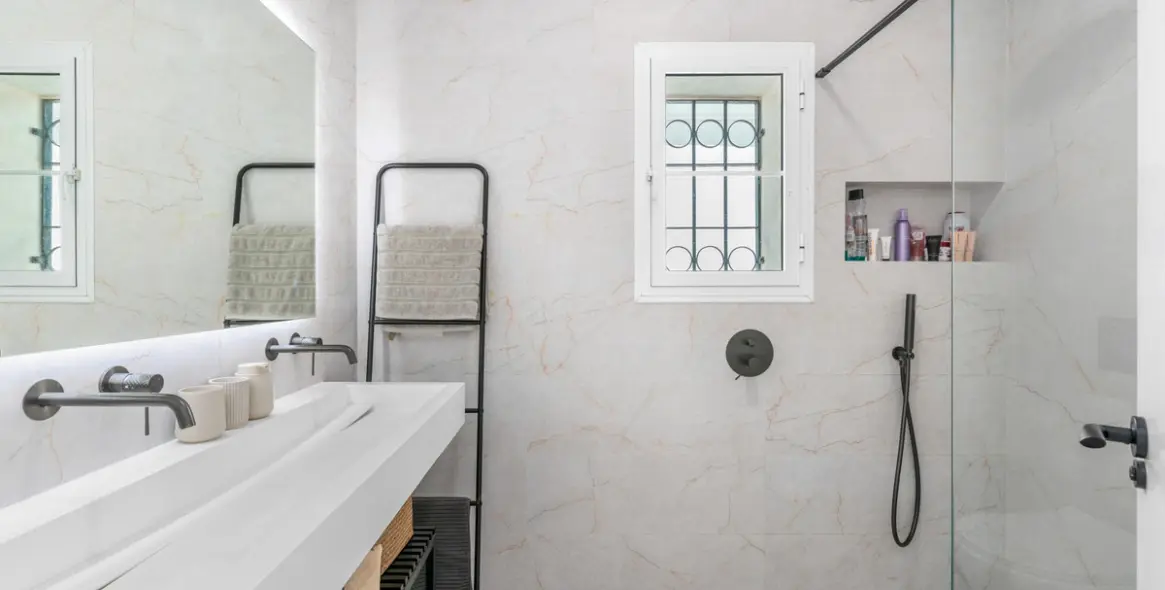 Sale of detached villa in Bel Air 34