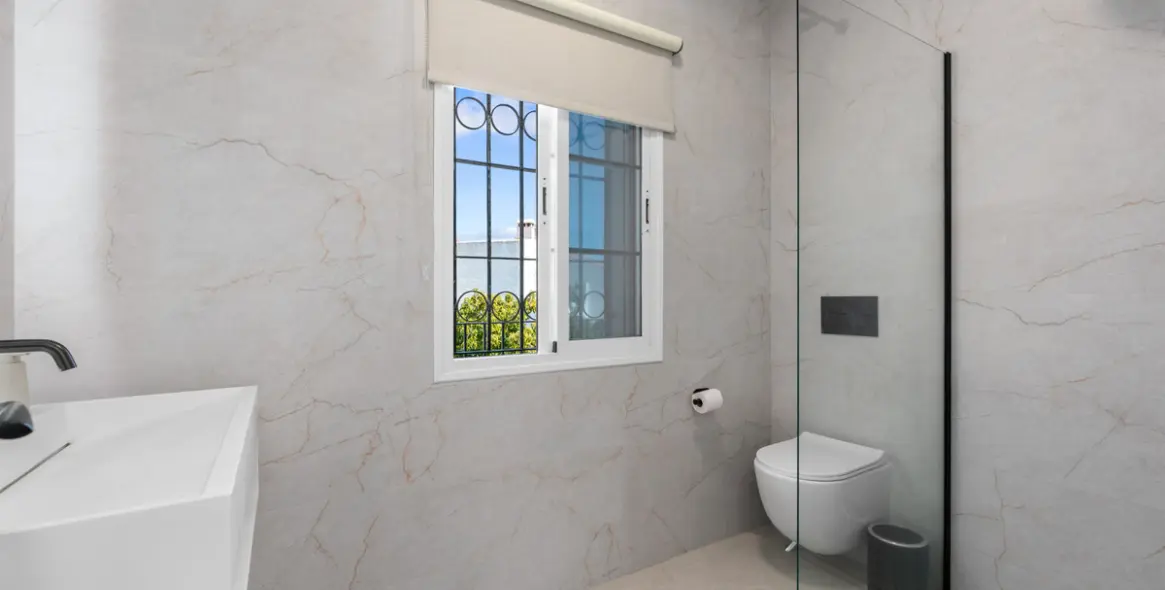 Sale of detached villa in Bel Air 40