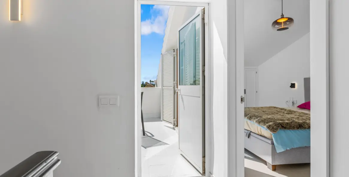 Sale of detached villa in Bel Air 44