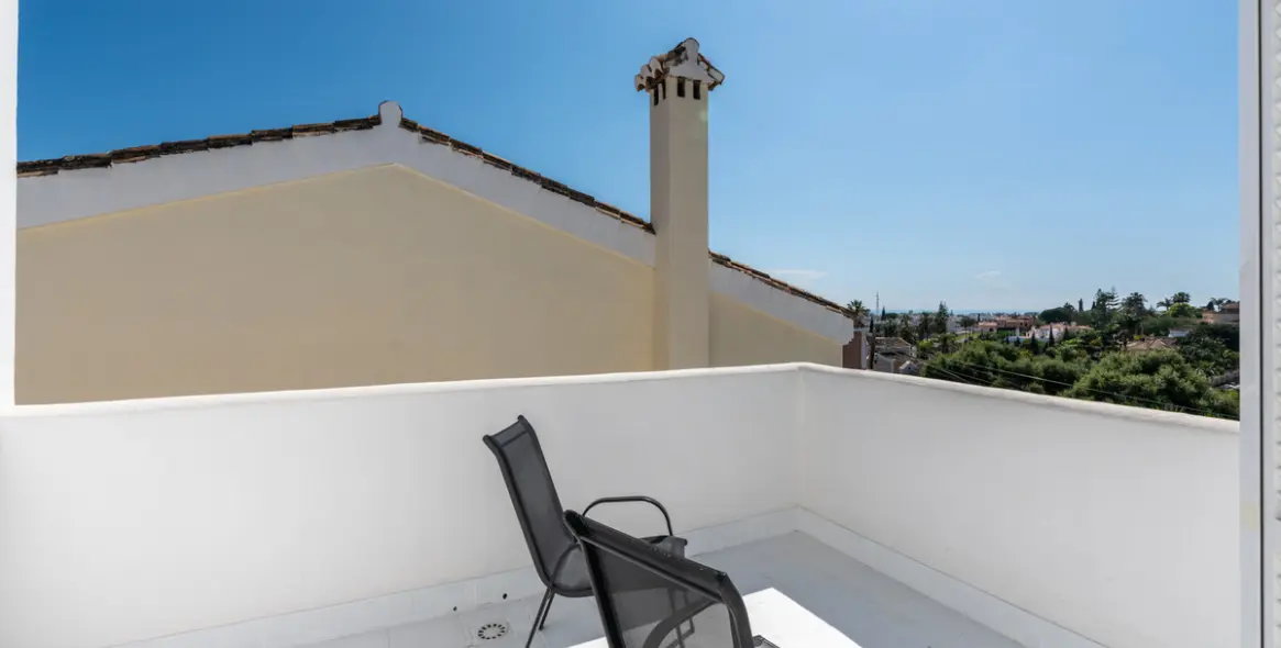 Sale of detached villa in Bel Air 53