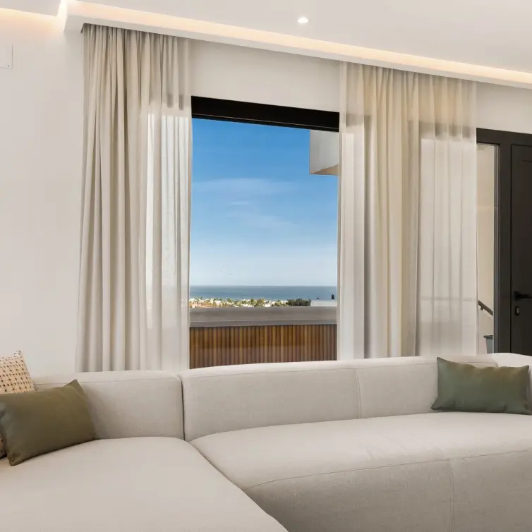 Sale of penthouse in Nueva Andalucía