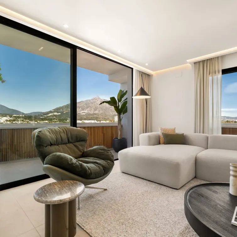 Sale of penthouse in Nueva Andalucía