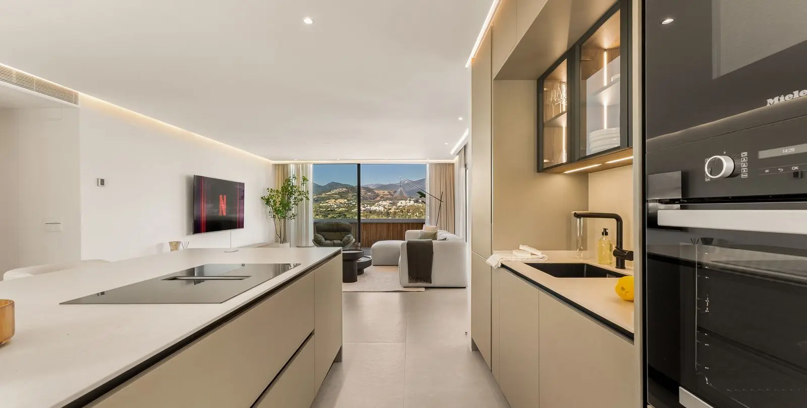 Sale of penthouse in Nueva Andalucía 5