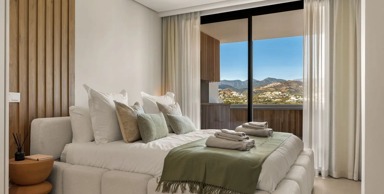 Sale of penthouse in Nueva Andalucía 11