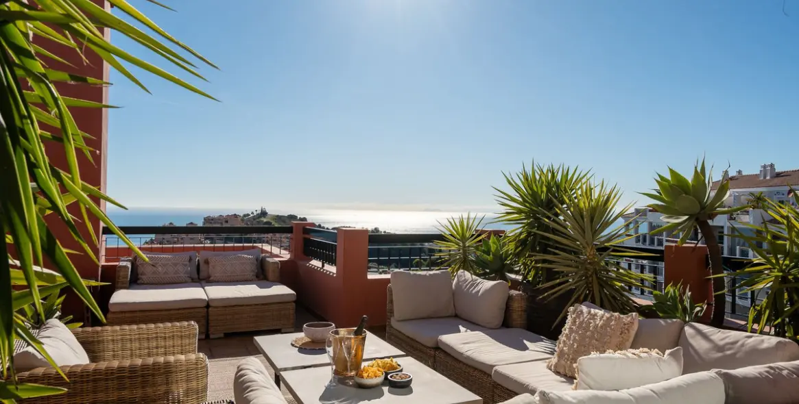 Venta de ático dúplex en Calahonda 1