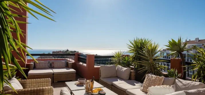 Venta de ático dúplex en Calahonda 0