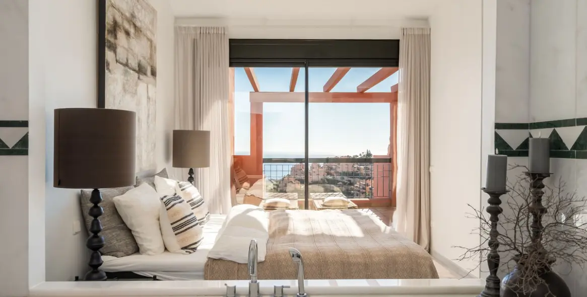 Venta de ático dúplex en Calahonda 4