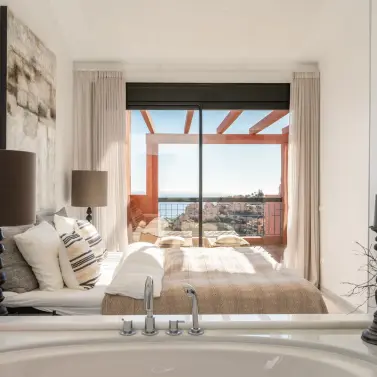 Venta de ático dúplex en Calahonda