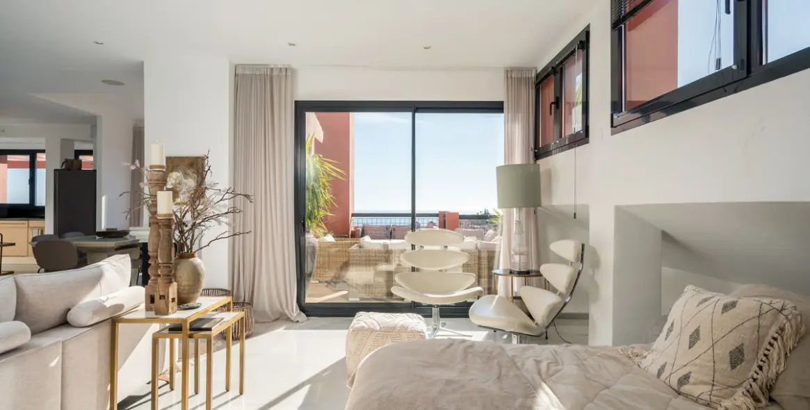 Venta de ático dúplex en Calahonda 7