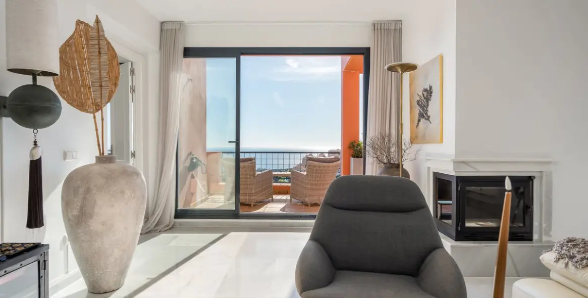 Venta de ático dúplex en Calahonda 18