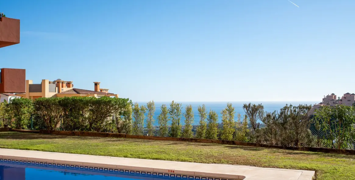 Venta de ático dúplex en Calahonda 19