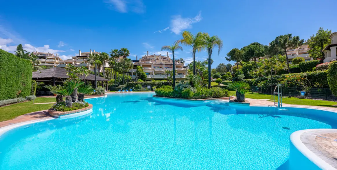 Venta de apartamento en planta baja en Benahavís 1