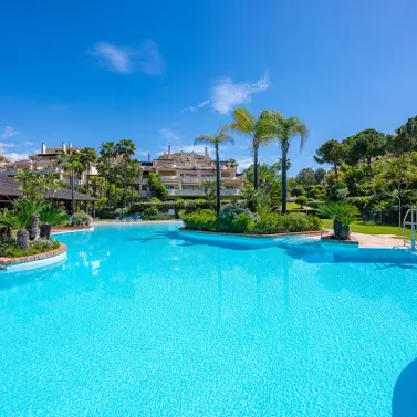 Venta de apartamento en planta baja en Benahavís