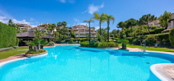 Venta de apartamento en planta baja en Benahavís 0