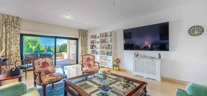 Venta de apartamento en planta baja en Benahavís 1