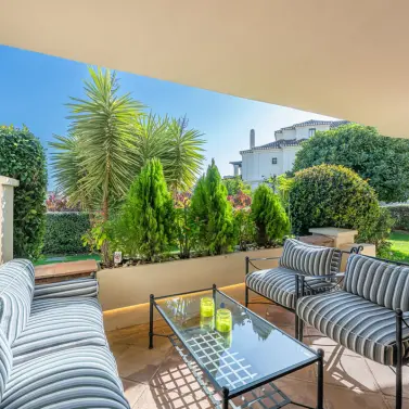 Venta de apartamento en planta baja en Benahavís