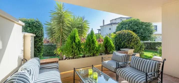 Venta de apartamento en planta baja en Benahavís 2