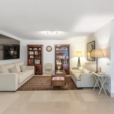 Venta de apartamento en planta baja en Benahavís