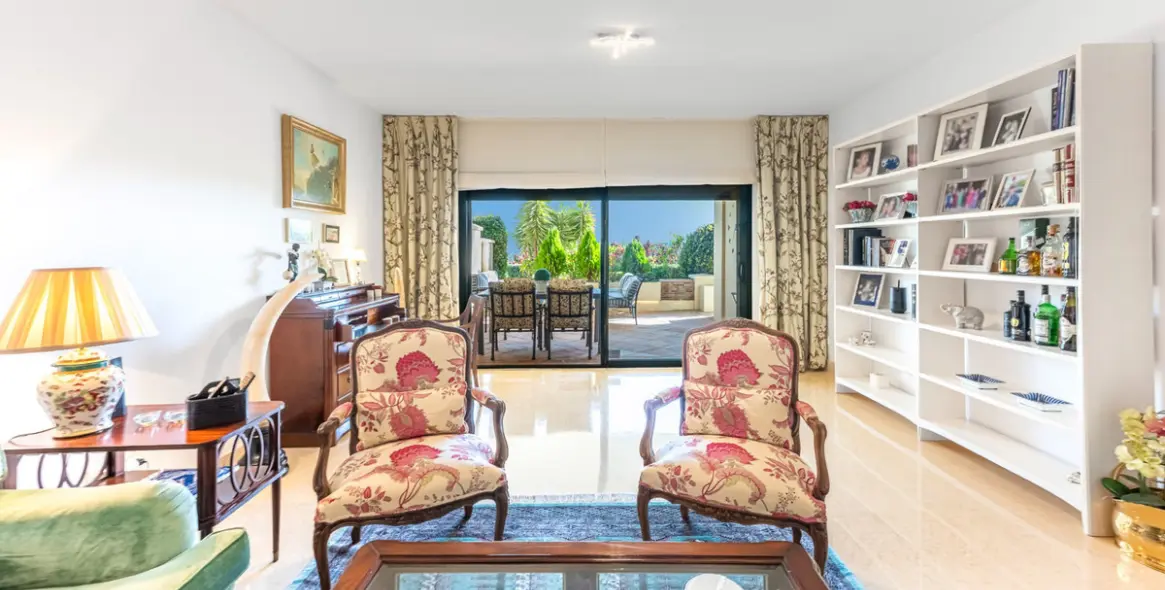 Venta de apartamento en planta baja en Benahavís 25