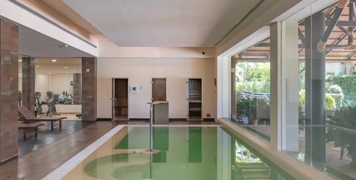 Venta de apartamento en planta baja en Benahavís 45