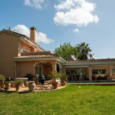 Venta de villa independiente en Elviria