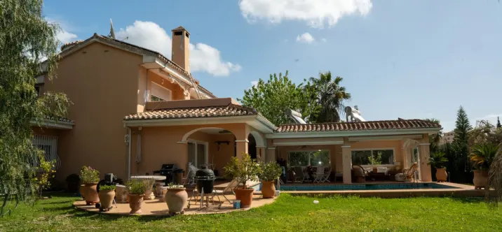 Venta de villa independiente en Elviria 0