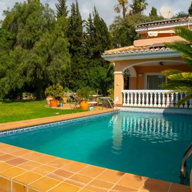 Venta de villa independiente en Elviria