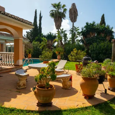 Venta de villa independiente en Elviria