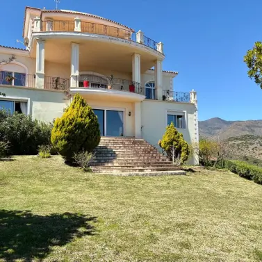 Venta de finca - cortijo en Estepona