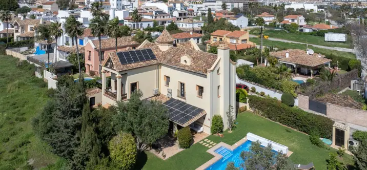 Venta de villa independiente en San Pedro de Alcántara 0