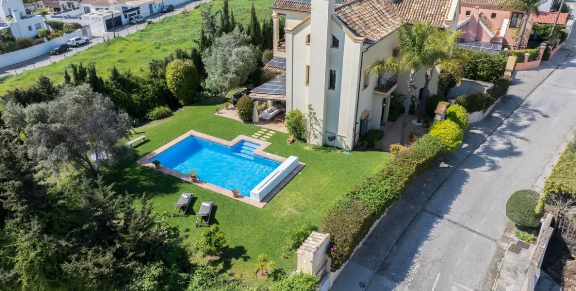 Venta de villa independiente en San Pedro de Alcántara 2