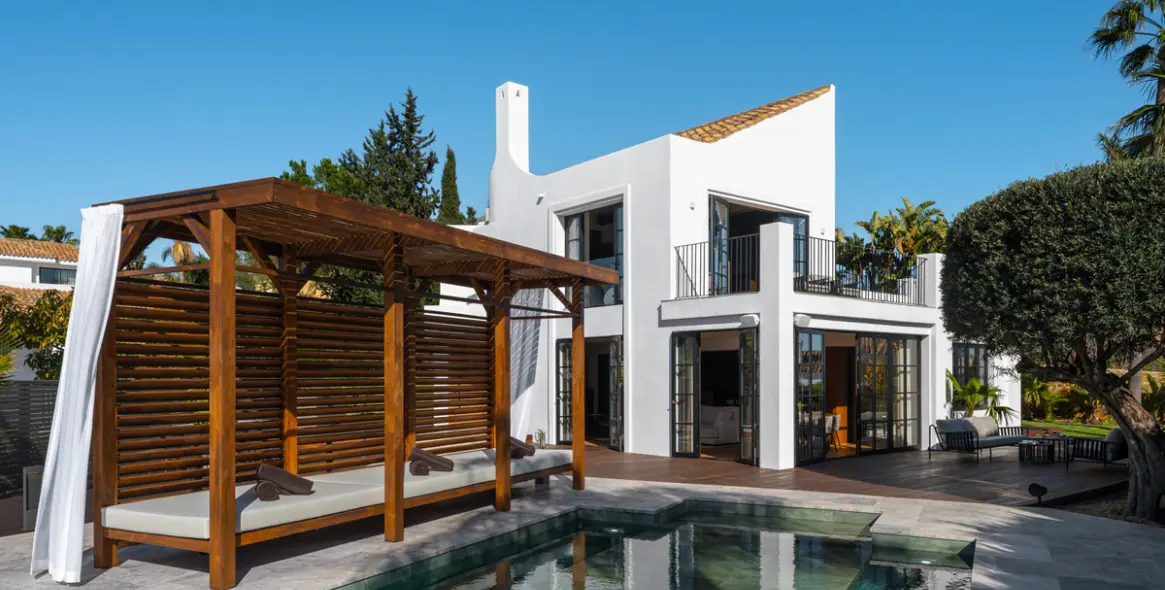 Venta de villa independiente en Nueva Andalucía 1