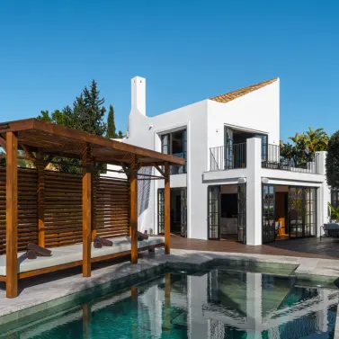 Venta de villa independiente en Nueva Andalucía