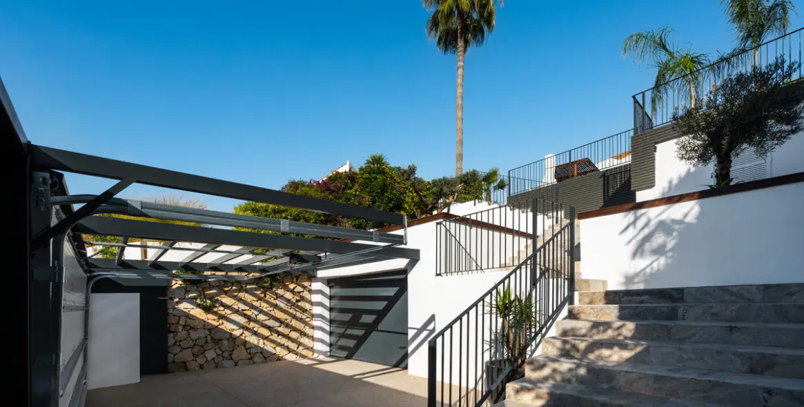 Venta de villa independiente en Nueva Andalucía 79