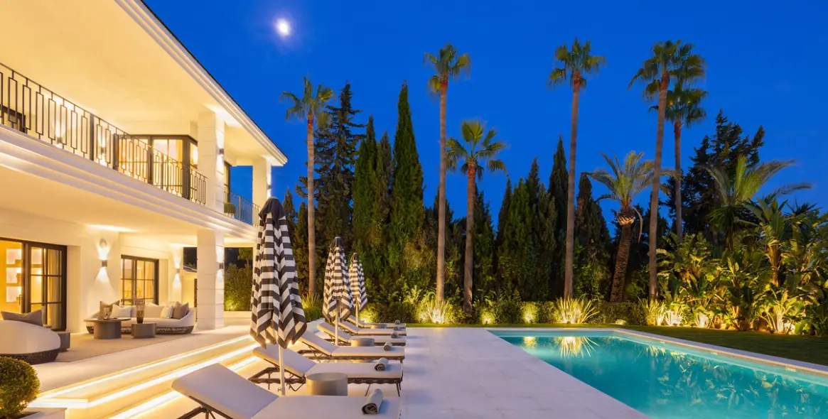 Venta de villa independiente en Sierra Blanca 33