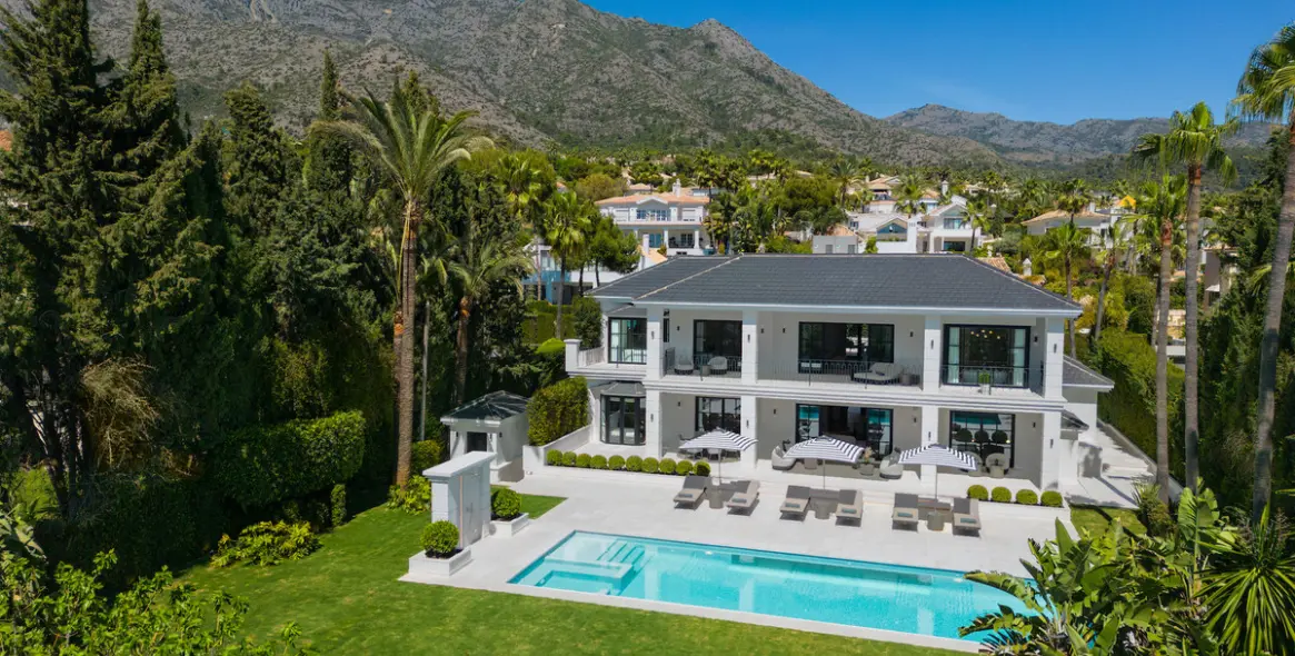 Venta de villa independiente en Sierra Blanca 35