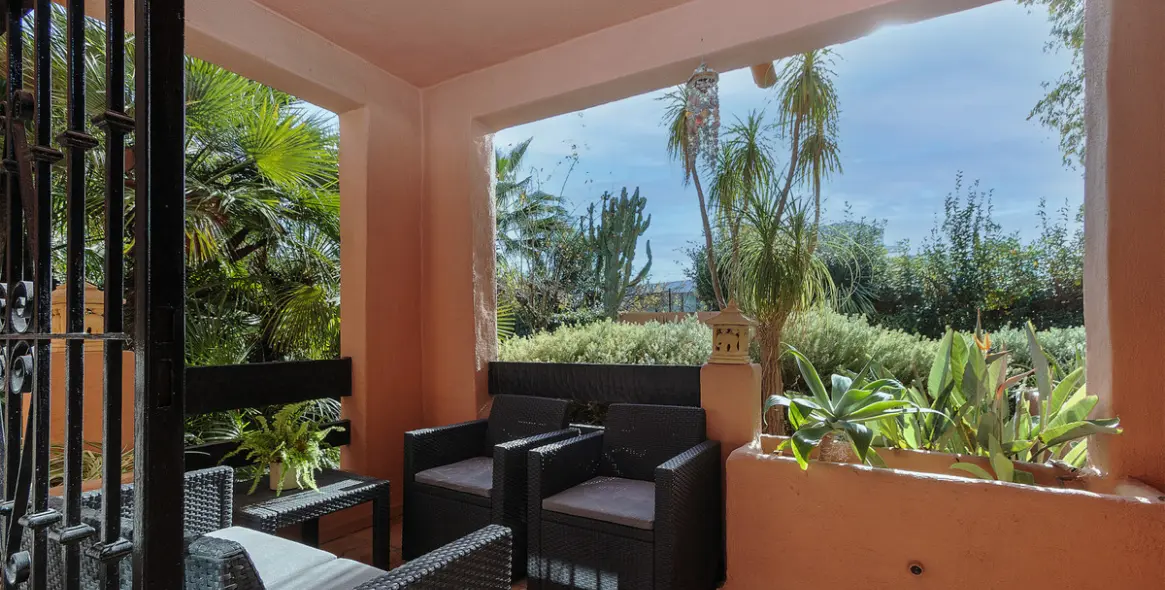 Long-term rent of ground floor apartment in The Golden Mile 16