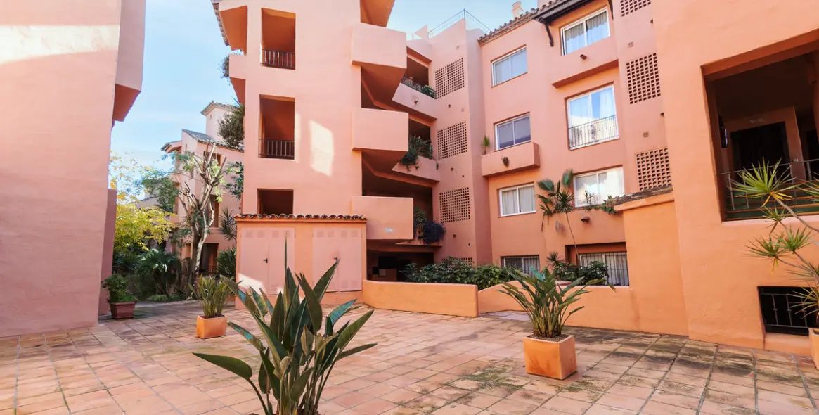 Long-term rent of ground floor apartment in The Golden Mile 28