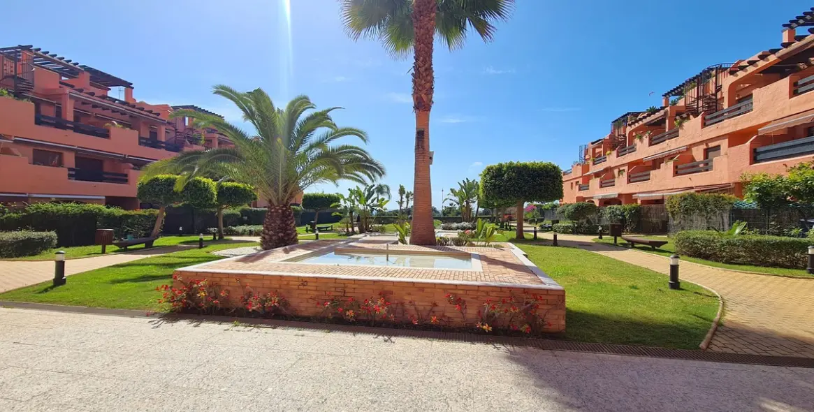 Sale of middle floor apartment in Estepona 1
